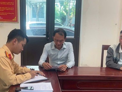 Quay đầu xe tránh chốt CSGT vì ô tô hết hạn đăng kiểm, tài xế bị phạt gần 10 triệu