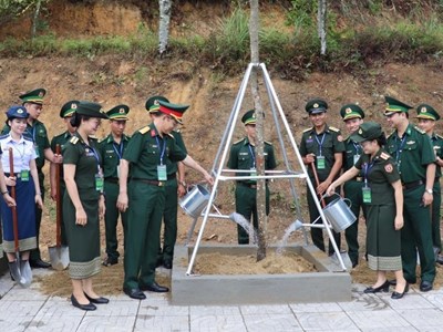 Thắm tình hữu nghị, giao lưu sĩ quan trẻ biên giới Việt Nam - Lào 
