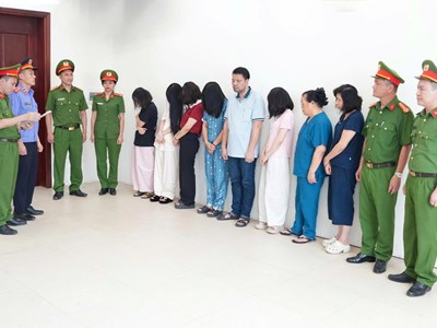 Bóc gỡ đường dây “vẽ bệnh”, lừa dối khách hàng tại phòng khám tư ở Nghệ An