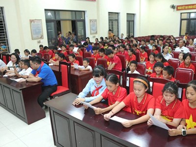 “Giữ lửa” tình yêu ví, giặm từ những buổi sinh hoạt hè trên quê Bác