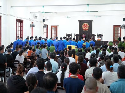 48 bị cáo lĩnh án trong đường dây lừa đảo hơn 71 tỉ đồng qua mạng