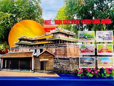 Dòng người nối nhau về quê Bác dịp Tết Độc lập