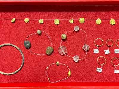 Khai quật hai ngôi mộ gạch cổ, phát hiện nhiều di vật quý