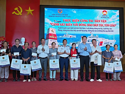 Gắn kết tình quân dân trong chương trình “Cảnh sát biển với đồng bào dân tộc, tôn giáo”