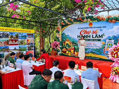 Chợ truyền thống vắng khách, tiểu thương tìm hướng kinh doanh trên không gian số