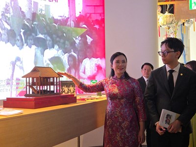 “Chủ tịch Hồ Chí Minh – Biểu tượng của hòa bình và hữu nghị”