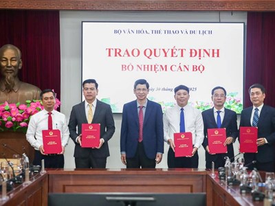 Bộ VHTTDL công bố, trao quyết định bổ nhiệm cán bộ