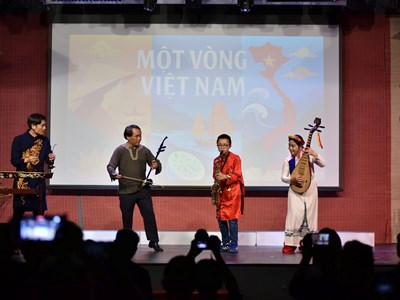 Giới trẻ Việt kể câu chuyện văn hóa trên đất Pháp