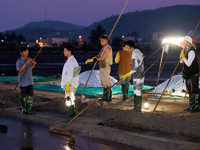 Những giọt mồ hôi trên biển đảo Quảng Ngãi