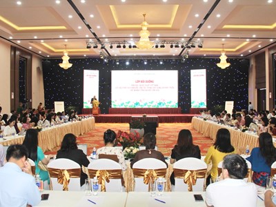 Lớp bồi dưỡng “VHNT Việt Nam với việc phát huy bản sắc dân tộc trong xây dựng, phát triển các ngành CNVH”