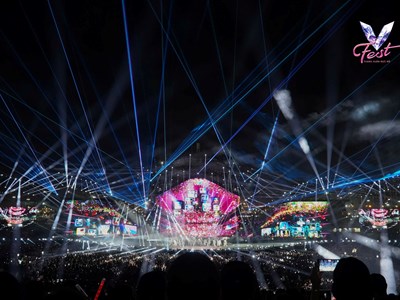 25.000 khán giả “cháy” hết mình cùng “V Fest – Thanh xuân rực rỡ”