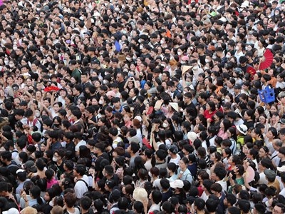 Biển người đổ về Nhà hát Lớn Hà Nội nhận vé concert “Việt Nam trong tôi"