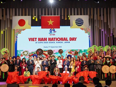 Tự hào về một Việt Nam rực rỡ bản sắc