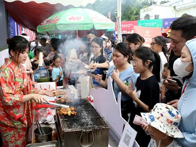 Khám phá tinh hoa ẩm thực 5 châu ở Lễ hội Văn hóa thế giới tại Hà Nội lần thứ nhất