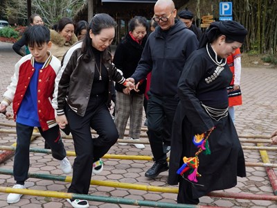 Bảo tồn bản sắc văn hóa dân tộc gắn với giảm nghèo bền vững