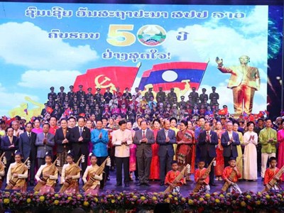 Nghệ thuật kết nối trái tim nhân dân Việt Nam - Lào