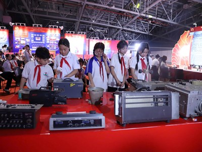 Tái hiện chặng đường vẻ vang của phát thanh Việt Nam