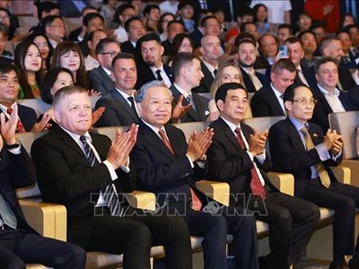 Tổng Bí thư, Chủ tịch nước và Thủ tướng Slovakia dự hòa nhạc hữu nghị Việt Nam - Slovakia