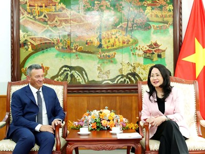 Bộ VHTTDL: Thúc đẩy hợp tác văn hóa, nghệ thuật với Nhà hát Hoàng gia Versailles