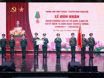 Trung tâm PT-TH Quân đội đón nhận Huân chương Bảo vệ Tổ quốc hạng Ba
