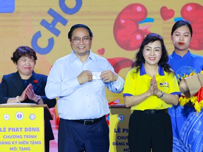 Thủ tướng cùng gia đình đăng ký hiến tặng mô, tạng