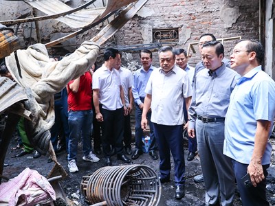 Phó Thủ tướng Trần Hồng Hà kiểm tra, chỉ đạo công tác khắc phục hậu quả vụ cháy