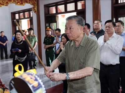 Chủ tịch nước thăm Khu Di tích lịch sử quốc gia Nà Tu