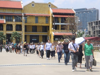  “Thắng” bão, vịnh Hạ Long đón hàng nghìn du khách