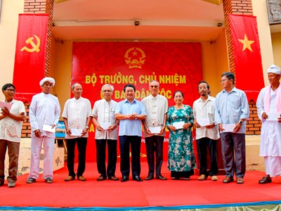 Bộ trưởng, Chủ nhiệm Ủy ban Dân tộc chúc mừng Tết Katê đồng bào Chăm