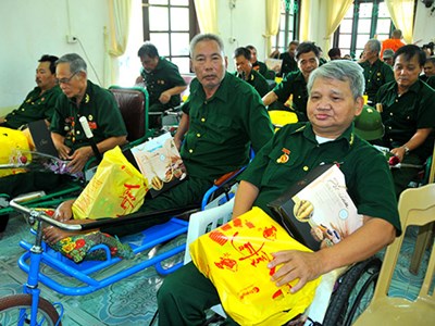 Trình Chủ tịch nước tặng quà người có công dịp Tết Nguyên đán Ất Tỵ