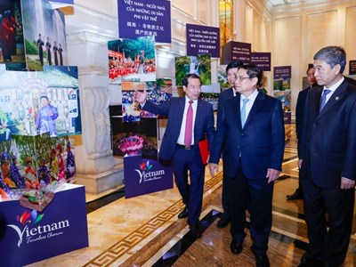 Thủ tướng dự chương trình giới thiệu văn hóa, du lịch Việt Nam tại Trung Quốc