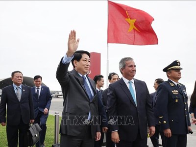 Chủ tịch nước đến Lima, bắt đầu chuyến thăm chính thức Peru và tham dự Tuần lễ Cấp cao APEC