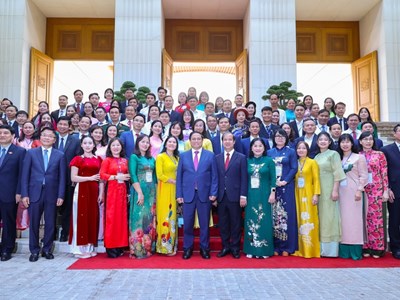 Mỗi nhà giáo cần là khởi nguồn bất tận thổi bùng trong thế hệ trẻ ngọn lửa đam mê, nhiệt huyết