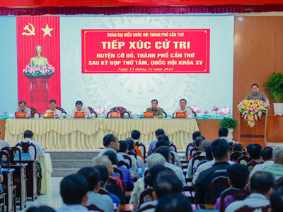 Thủ tướng tiếp xúc cử tri Cần Thơ