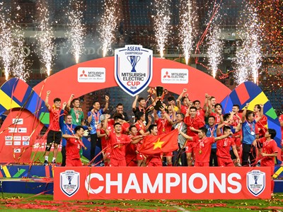 Tặng Huân chương Lao động cho Đội tuyển Bóng đá nam và 6 tuyển thủ quốc gia