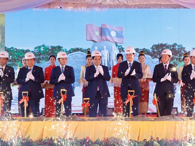 Thủ tướng hai nước Việt – Lào dự lễ động thổ Công viên Hữu nghị Lào - Việt Nam
