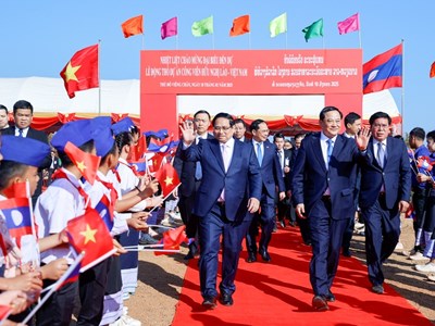 Thủ tướng kết thúc tốt đẹp chuyến thăm và làm việc tại Lào