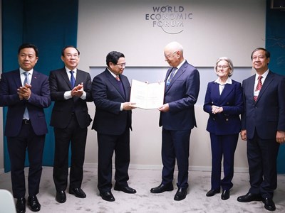 Thủ tướng tiếp Giáo sư Klaus Schwab