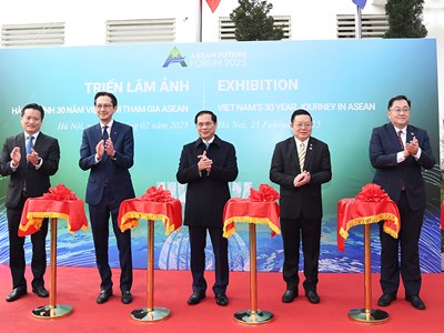 Khai mạc Triển lãm ảnh “Hành trình 30 năm Việt Nam tham gia ASEAN