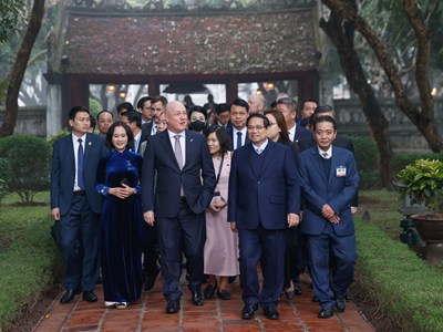 Thủ tướng hai nước Việt Nam và New Zealand thăm Văn Miếu - Quốc Tử Giám, thưởng lãm dân ca quan họ Bắc Ninh