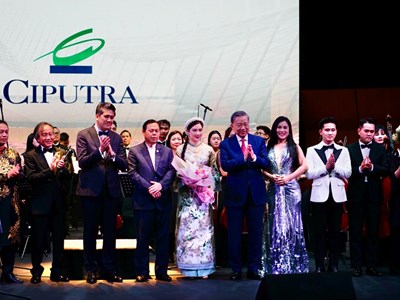 Tổng Bí thư và phu nhân dự Lễ hòa nhạc Kỷ niệm 70 năm thiết lập quan hệ ngoại giao Việt Nam - Indonesia