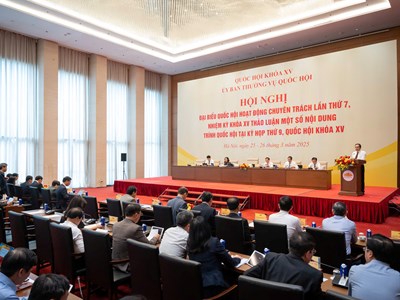 Thảo luận nhiều dự án luật quan trọng