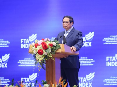 Hội nhập không chỉ có “thảm đỏ và hoa hồng”