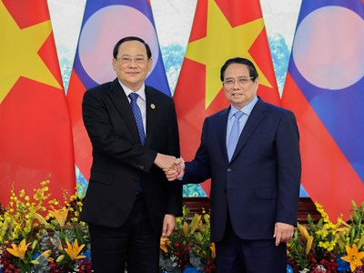 Thủ tướng Phạm Minh Chính gặp, làm việc với Thủ tướng Lào nhân dịp dự Hội nghị Thượng đỉnh P4G