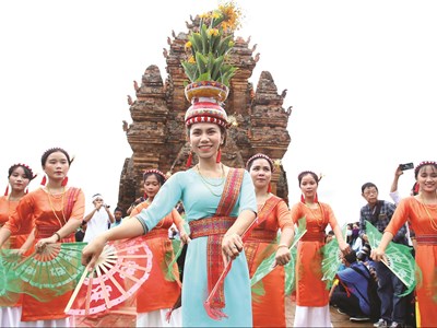 Xây dựng dự án bảo tồn giá trị truyền thống Lễ hội Cầu ngư Vạn đầm Xương Lý và Lễ hội Katê