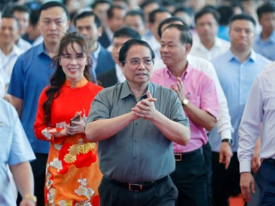 Thủ tướng chủ trì lễ khởi công, khánh thành 80 công trình, dự án trọng điểm kỷ niệm 50 năm Giải phóng miền Nam