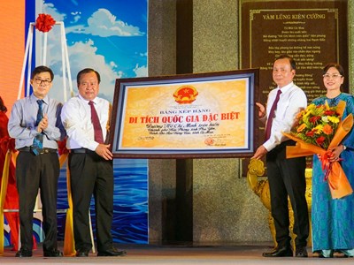 Đón nhận Bằng xếp hạng Di tích quốc gia đặc biệt Đường Hồ Chí Minh trên biển tại Bến Vàm Lũng 