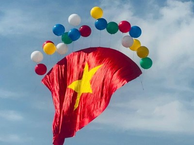 Mừng ngày non sông thống nhất, Đồng Nai khai hội Khinh khí cầu lớn nhất nước