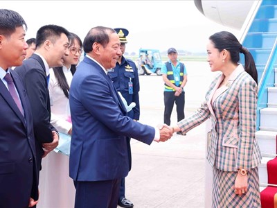 Thủ tướng Thái Lan bắt đầu thăm chính thức Việt Nam