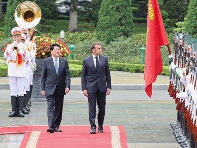 Chủ tịch nước Lương Cường chủ trì lễ đón cấp Nhà nước Tổng thống Cộng hòa Pháp